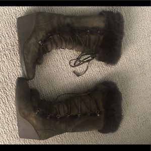 Bearpaw winter boots!  Wedge heel.  Cozy!  Sz 6